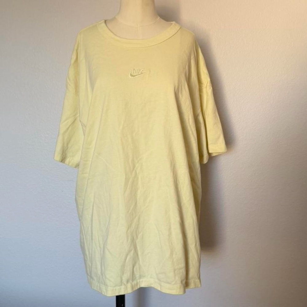 Nike Men's Soft Yellow Tee